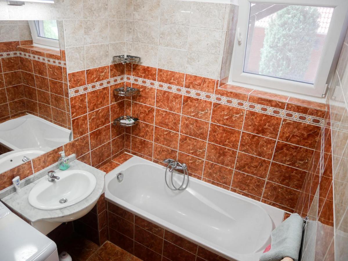 Tenisz Vendeghaz Ordacsehi Ngoại thất bức ảnh